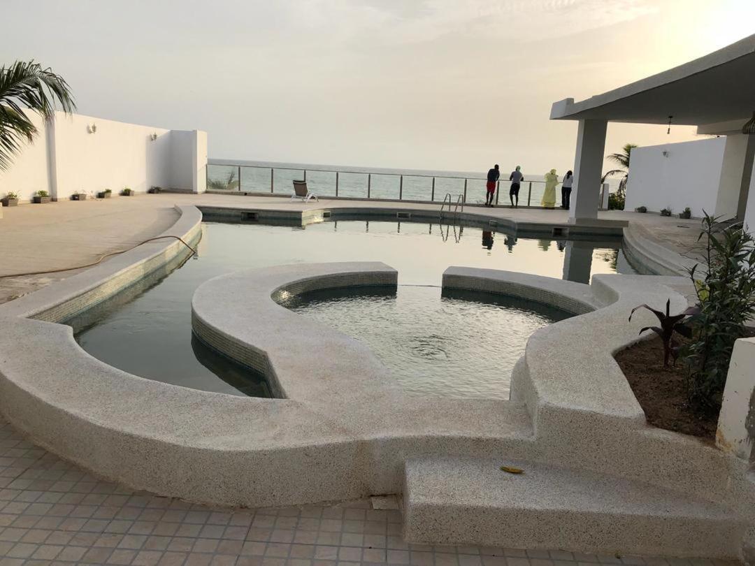 Villa Somone Pied Dans L'Eau Ngoại thất bức ảnh
