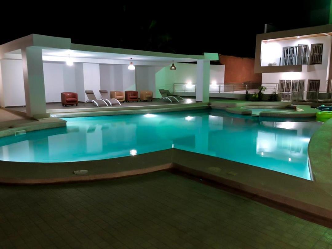 Villa Somone Pied Dans L'Eau Ngoại thất bức ảnh