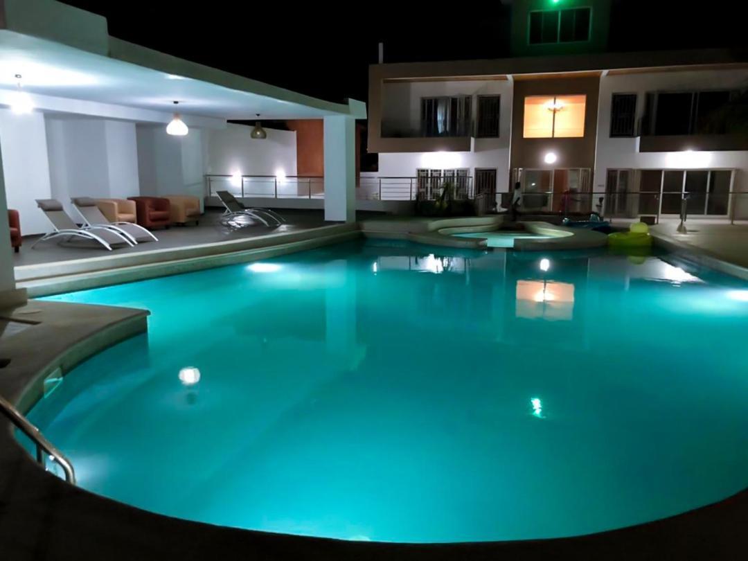 Villa Somone Pied Dans L'Eau Ngoại thất bức ảnh